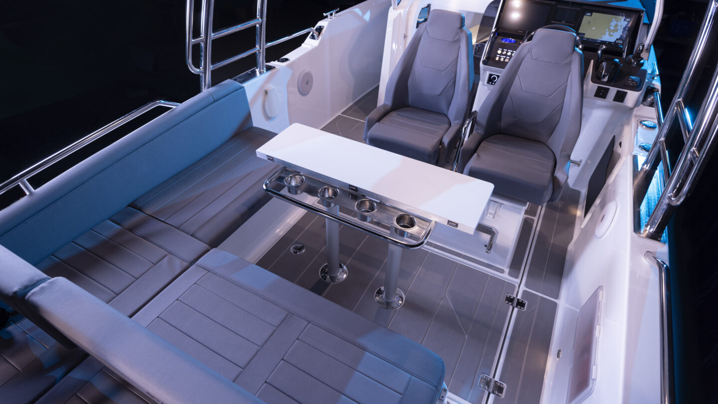 Quarken 27 cockpit