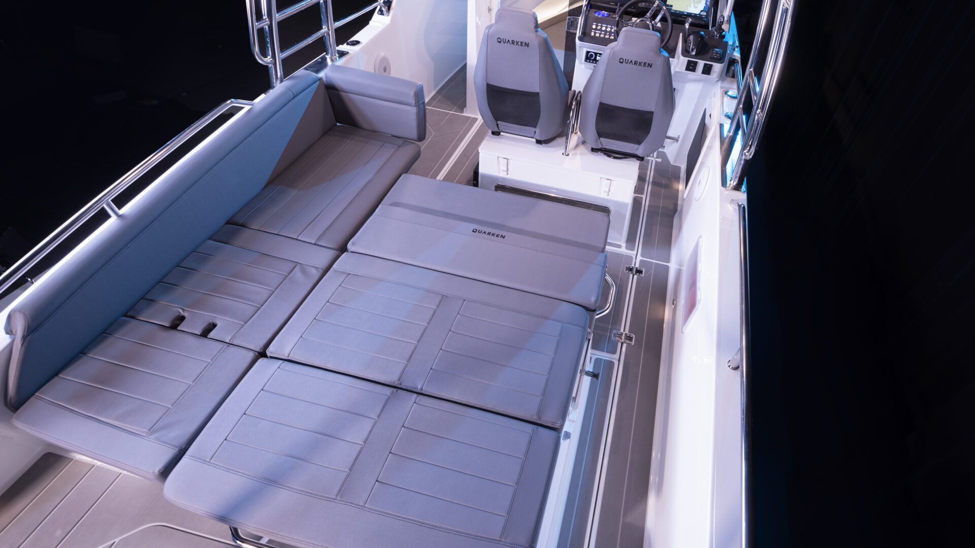 Quarken 27 aft sunbed